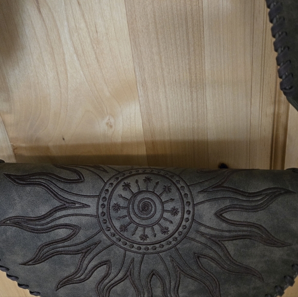 Disturbia Brown Crossbody Bag - Picture 6 of 16